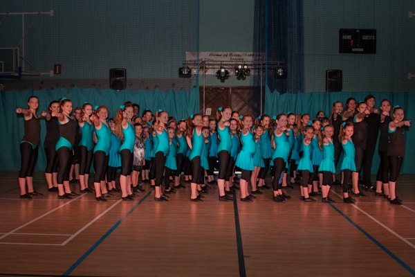 An image of all of the dancers at Suzanne Hill School of Dance